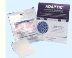 MEDICAZIONE NON ADERENTE STERILE APTIC MISURA 7,6X7,6CM 10 PEZZI 2012ZI - farmaidea24.com