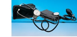 SFIGMOMANOMETRO ANEROIDE AD ALTA PRECISIONE CON FONENDOSCOPIO  BRACCIALE CON CHIUSURA IN VELCRO  CUSCINETTO IN GOMMA  SOFFIERIA COMPLETA DI VALVOLA - farmaidea24.com
