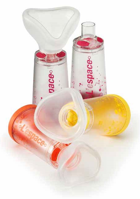 CAMERA DISTANZIATRICE PER EROGATORI SPRAY PREDOSATI L'ESPACE 220ML PER ADULTI SPAZIO MORTO 88ML CON MASCHERA VALVOLA INSPIRAZIONE 2 VALVOLE ESPIRAZIONE CODICE COLORE MAGENTA - farmaidea24.com